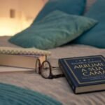 Capa do livro Arrume Sua Cama de William H. McRaven sobre uma cama organizada.